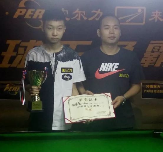 的球队和粉 的球队和粉