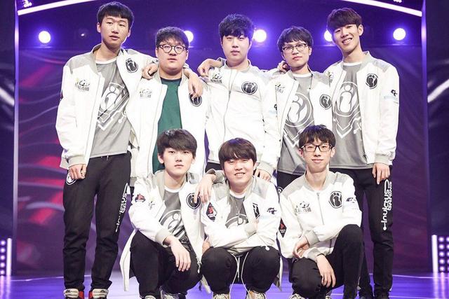 他仍然展现 他仍然展现