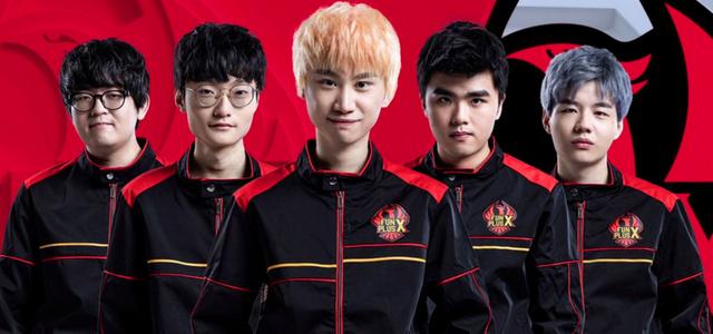 球低传中路 球低传中路